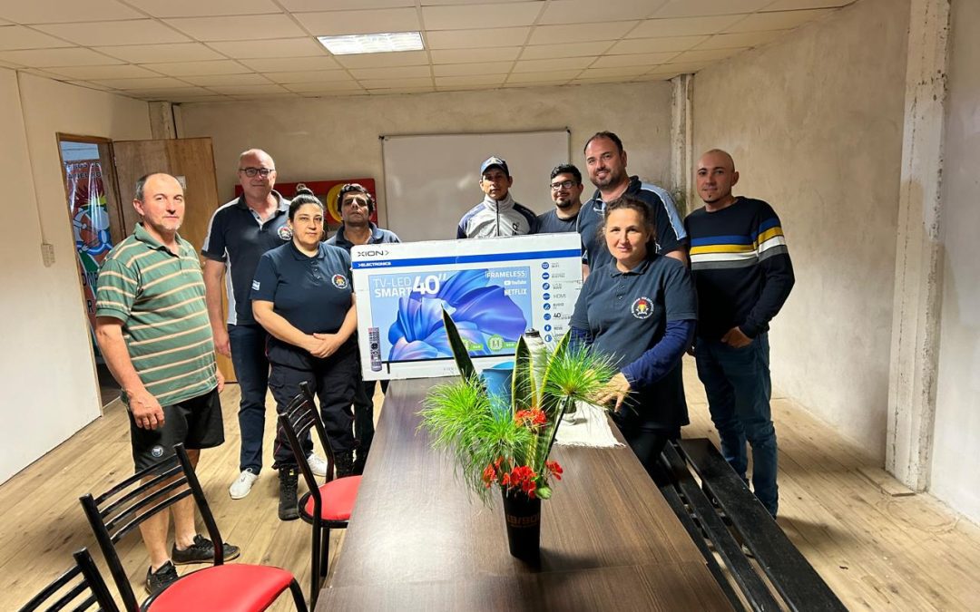 Bomberos Voluntarios sumó un Smart TV para capacitaciones que realiza su personal