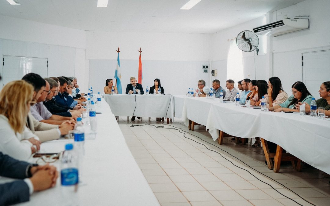 En Alcaraz el gobernador encabezó una reunión de gabinete conjunto