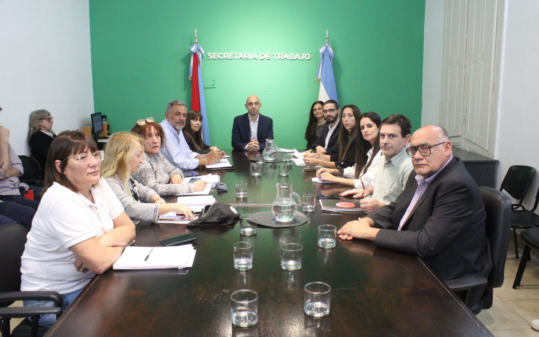 La propuesta a estatales: 6,55% en tres cuotas y un bono