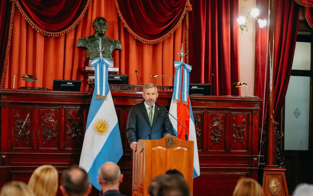 Frigerio presentó su presupuesto para el 2025 y dijo que no se puede seguir “usando cheques sin fondos”