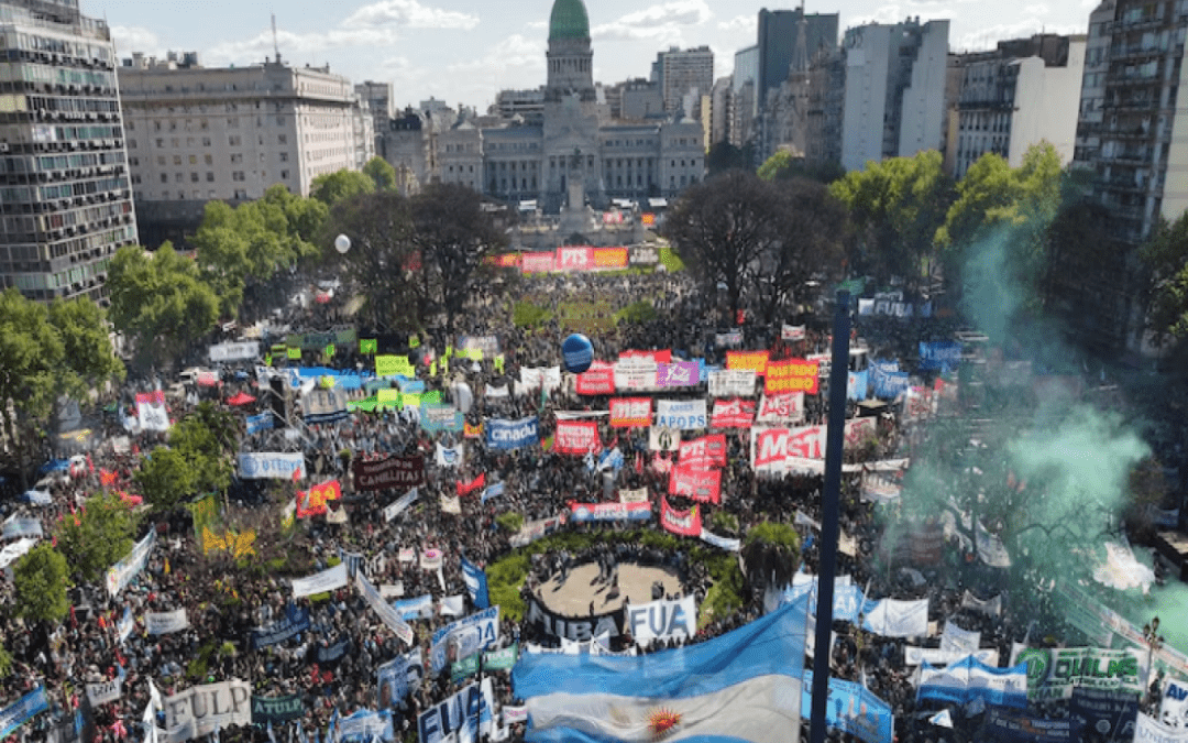 Marcha universitaria: una multitud reclamó frente al Congreso contra el veto de Milei