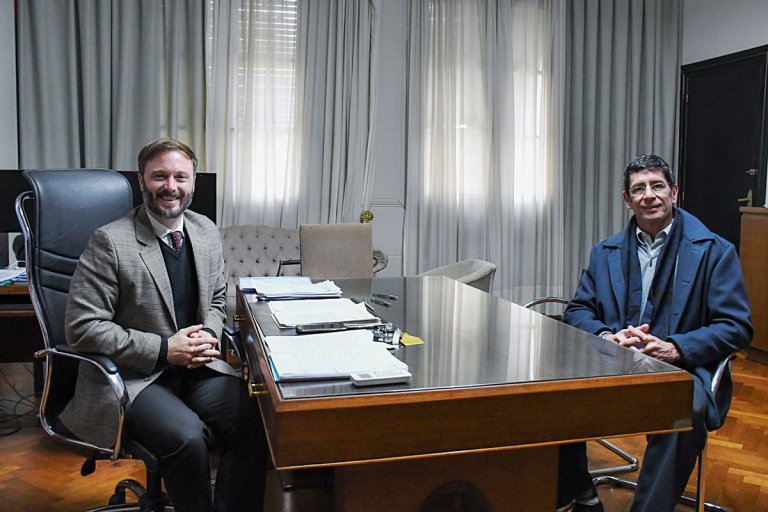 Azcué desvinculó a funcionario denunciado por estafas por la empresa DirecTv: llevaba 40 días en el cargo