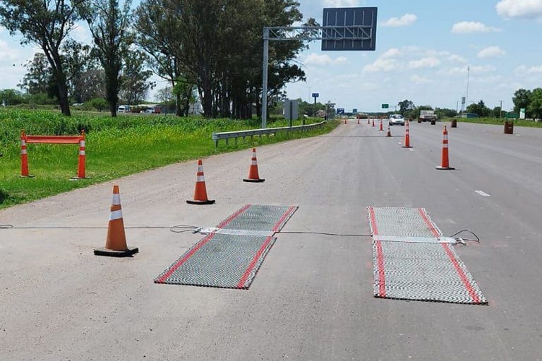 Con balanzas móviles, Vialidad Nacional controla el peso de los camiones que circulan por la Ruta 18