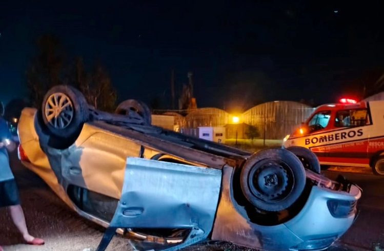 Conductor volcó su auto en la Autovía 18 y debió ser hospitalizado
