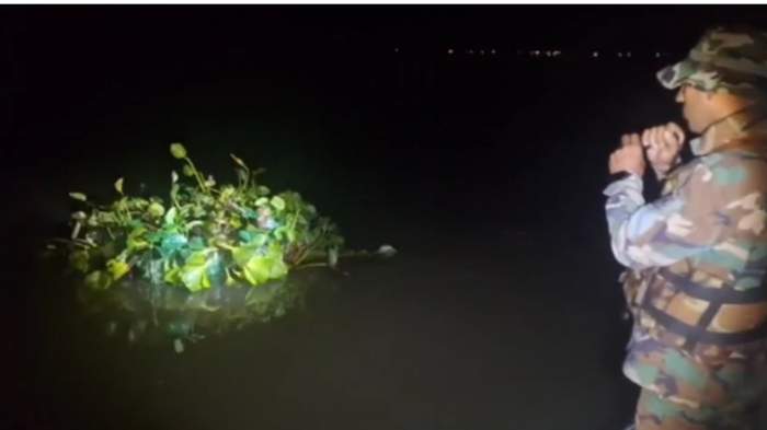 Video: Se disfrazó de camalote para contrabandear cigarrillos por el río Paraná