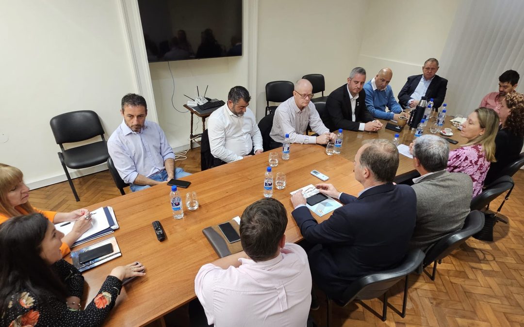 Intendentes vecinalistas se reunieron con diputados de la Comisión de Hacienda, Presupuesto y Cuentas
