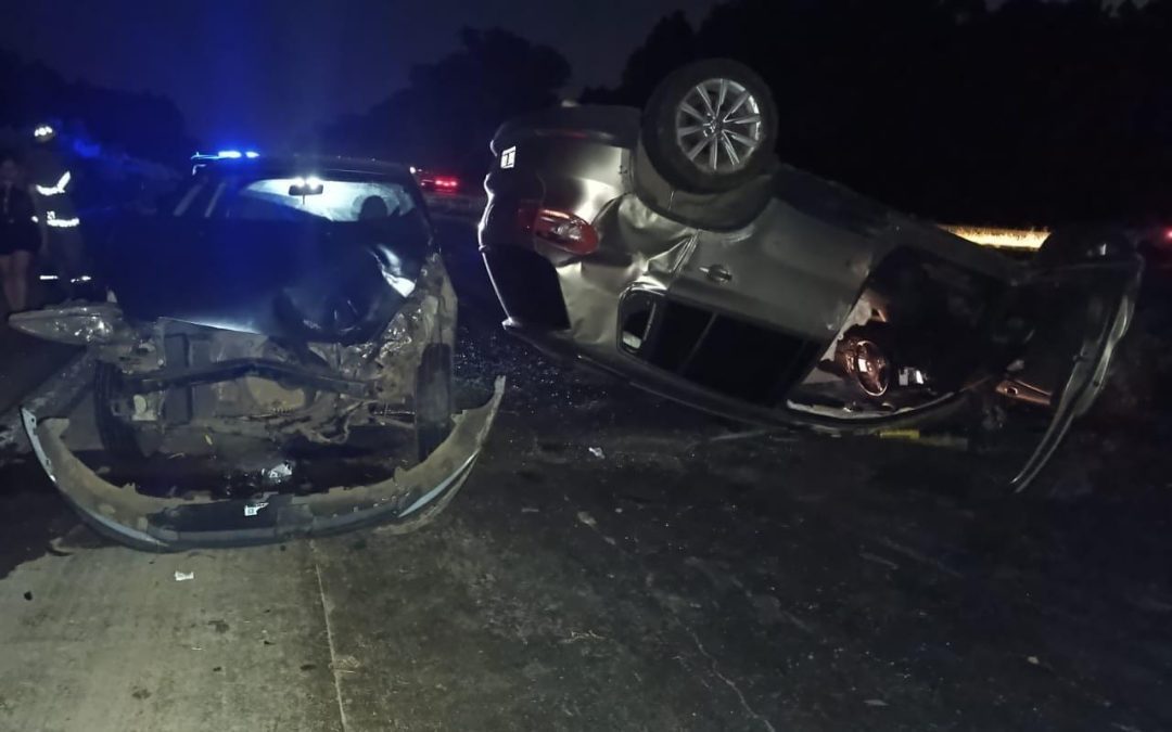 Autovía 14: Dos vehículos protagonizaron un violento choque cerca de Federación y uno de ellos volcó