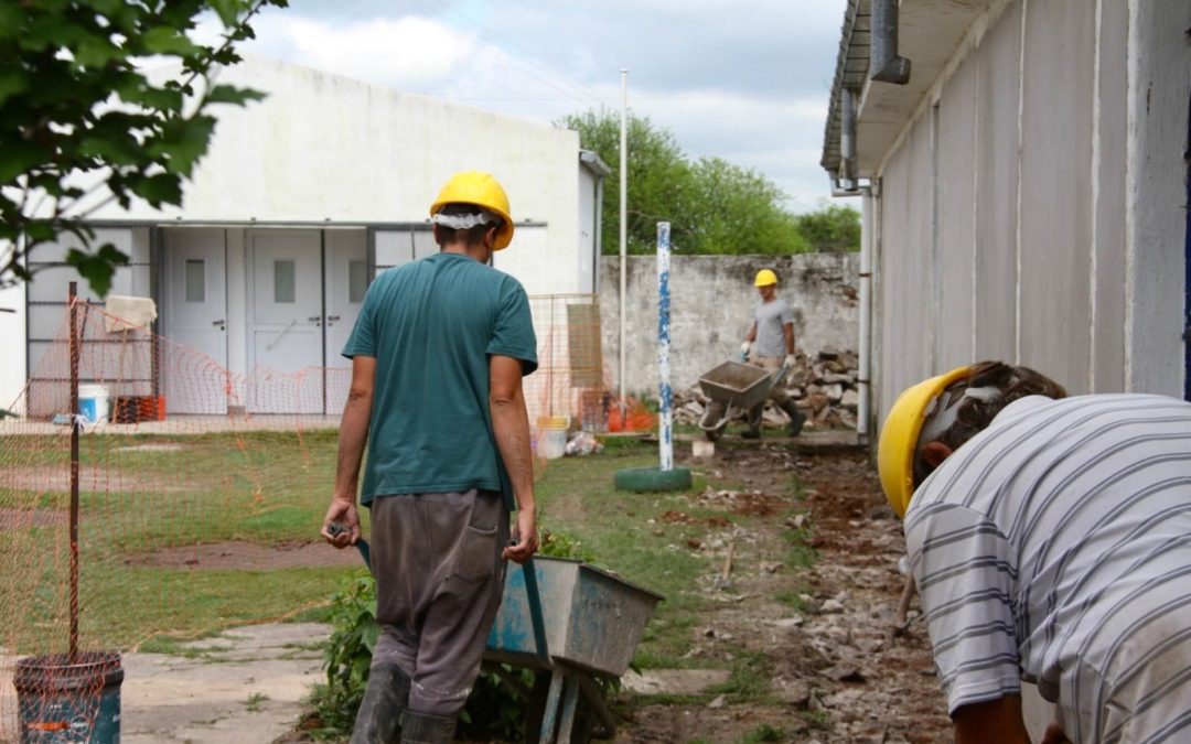 Según el gobierno provincial, el Plan de Emergencia en Infraestructura Escolar llegó a 131 escuelas intervenidas