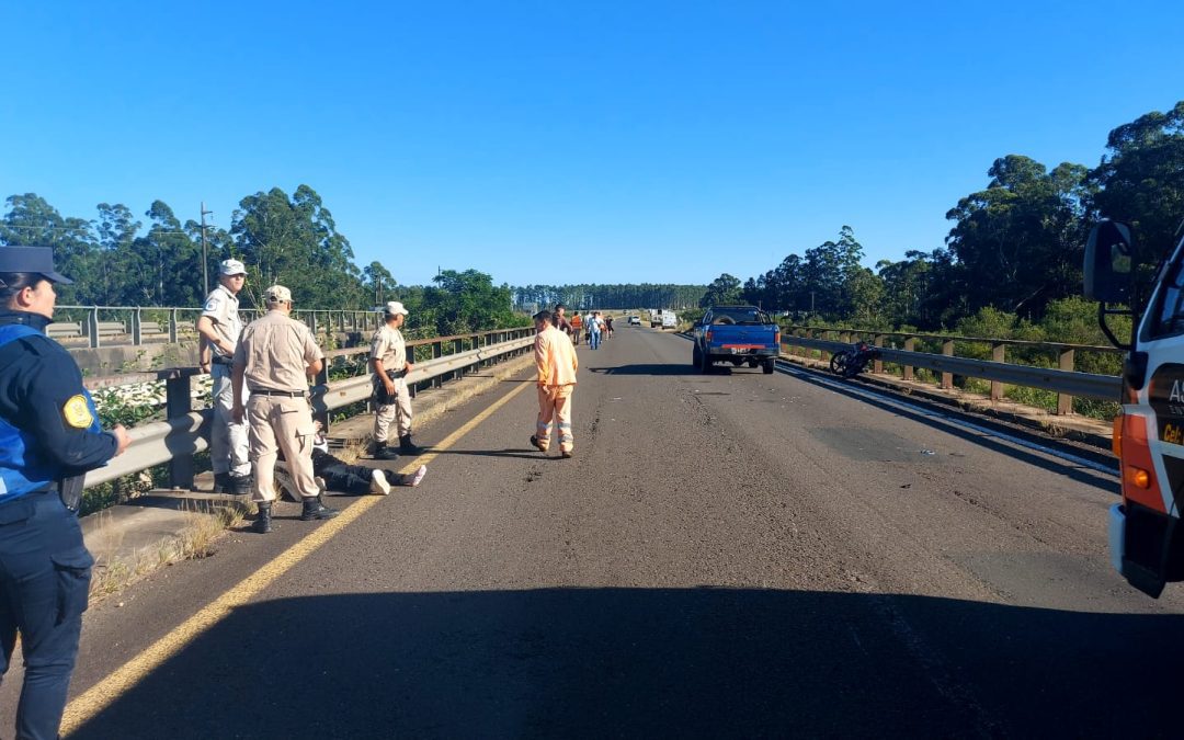 Dos personas fueron hospitalizadas en Chajarí tras colisión entre una camioneta y una moto en la Autovía 14