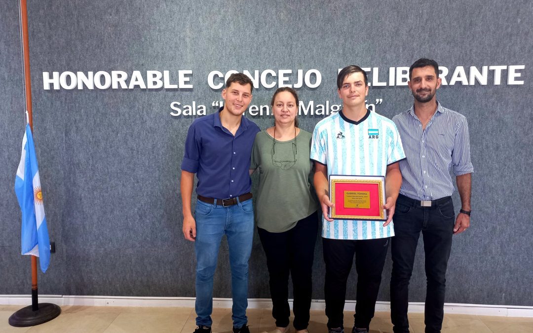 El Gobierno de Villa del Rosario realizó un reconocimiento a Gabriel Tonina, bicampeón de los Juegos Nacionales en Tiro con Arco