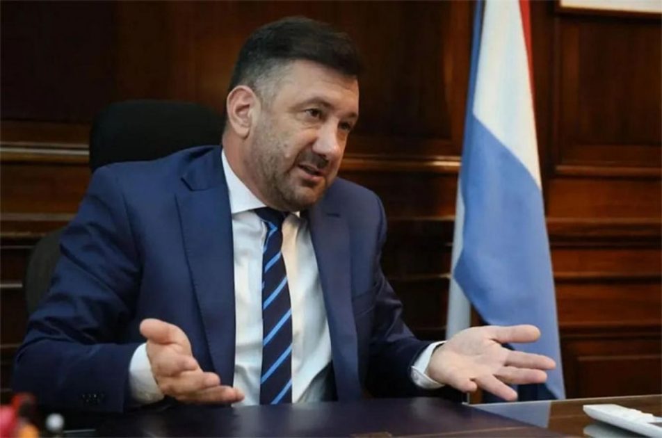 ¿Suspensión o destitución? Unión por la Patria convocó a sesión para echar a Kueider y el Pro prometió dar quórum