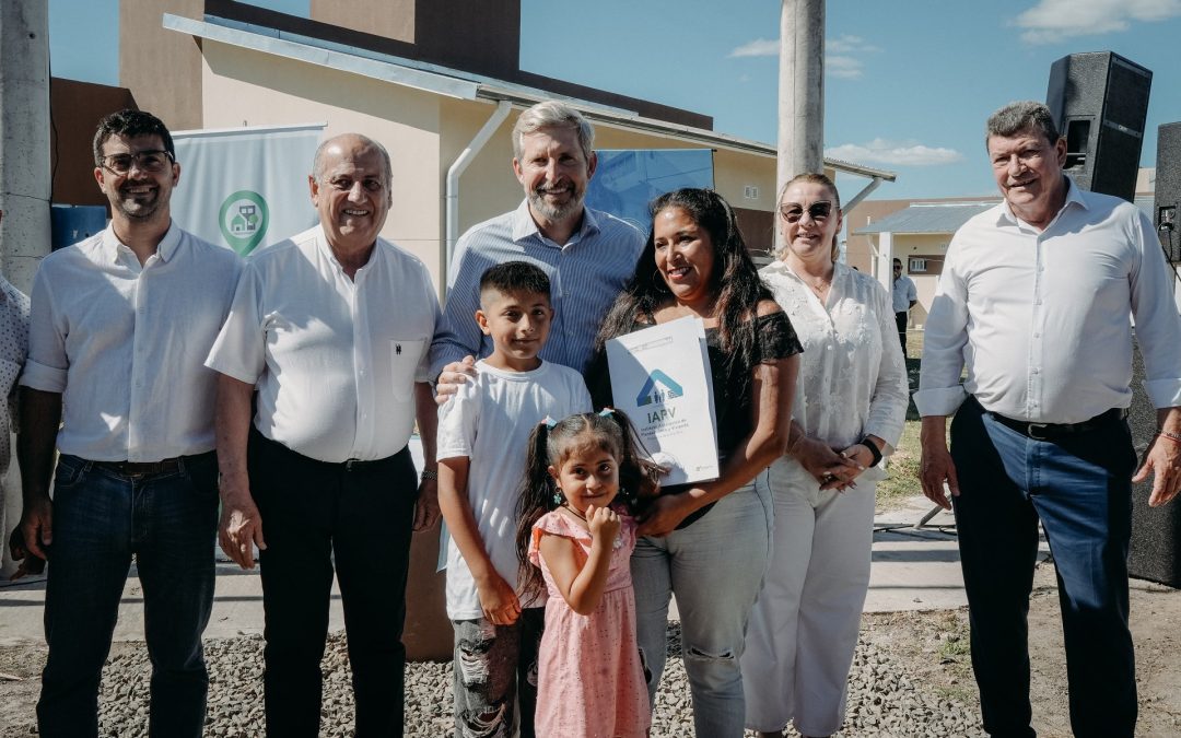 Frigerio anunció créditos a través del IAPV para construir o ampliar viviendas