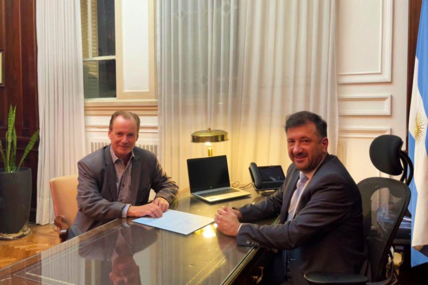 Investigan viajes en avión a destinos internacionales que realizó Bordet siendo funcionario público