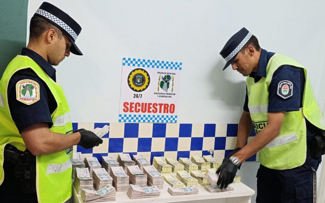 Paso Cerrito: La Policía halló más de 100 millones de pesos escondidos en una camioneta cerca de Chajarí