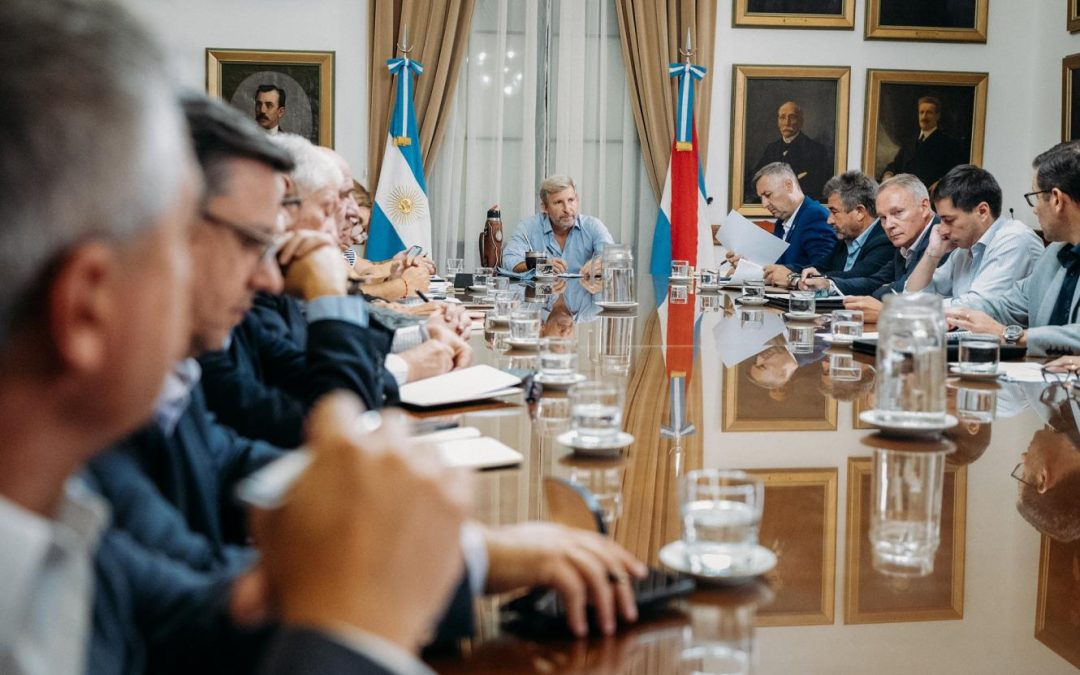 En total hermetismo, Frigerio analiza cambios en su gabinete