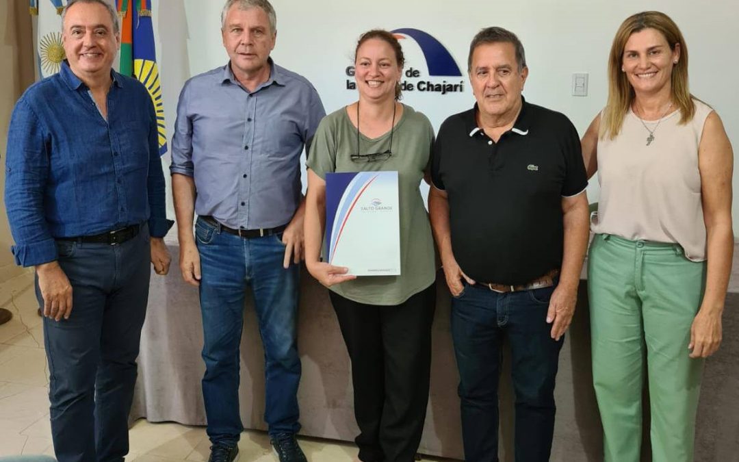 Salto Grande entregó un atomizador al Municipio de Villa del Rosario