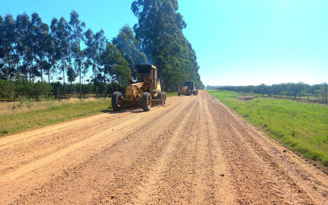 El Municipio acondiciona caminos en la localidad y zona rural