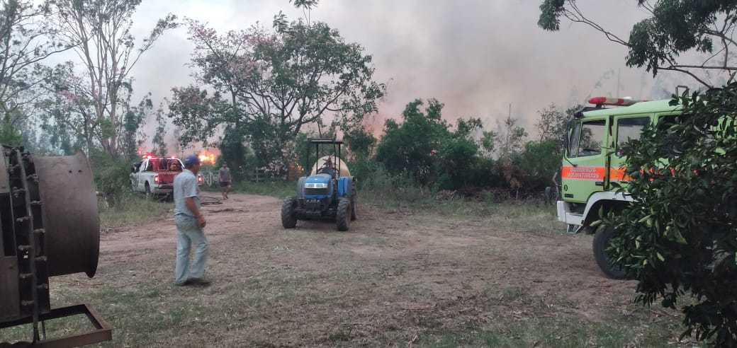 El combate del incendio en colonia San Miguel demandó más de 20 horas: Bomberos de Villa del Rosario agradecen la colaboración