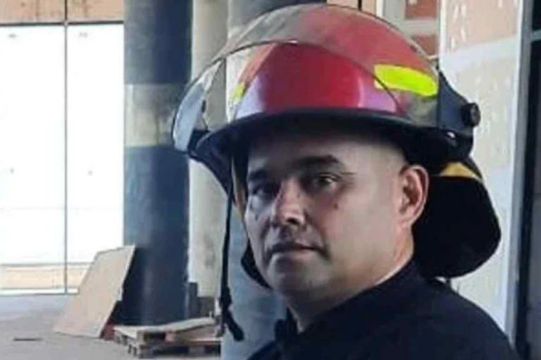 Un bombero oriundo de Monte Caseros murió tras rescatar a otra integrante de su dotación en un incendio forestal