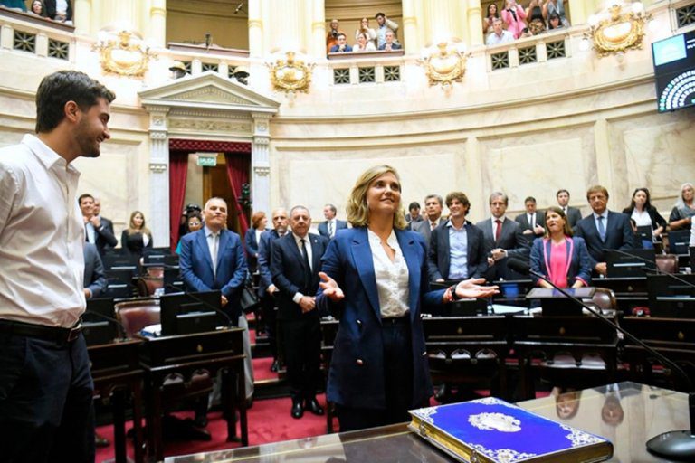 La entrerriana Stefanía Cora asumió como senadora nacional en reemplazo de Kueider