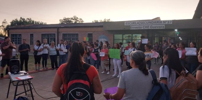Crisis educativa en una escuela de la región: Más de 100 estudiantes sin clases