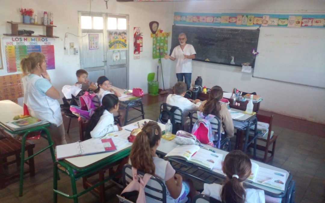 Tras la confirmación de casos de psitacosis en Villa del Rosario, brindaron charlas de prevención de la enfermedad en escuelas locales