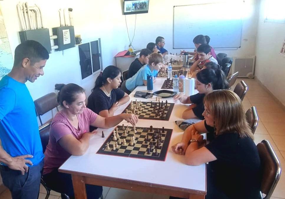 Brindaron una charla sobre iniciación al ajedrez en Villa del Rosario