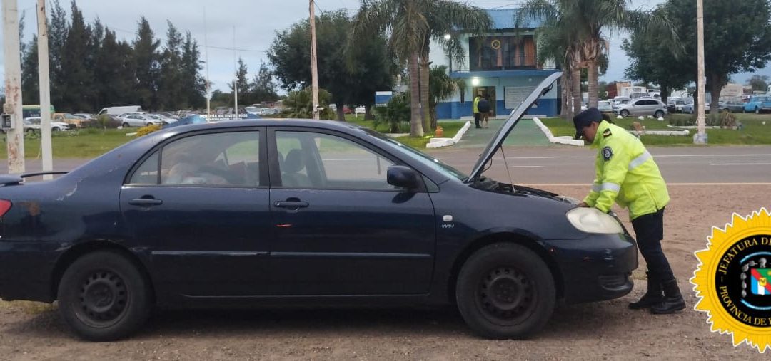La Policía secuestró cerca de Chajarí un auto denunciado como robado
