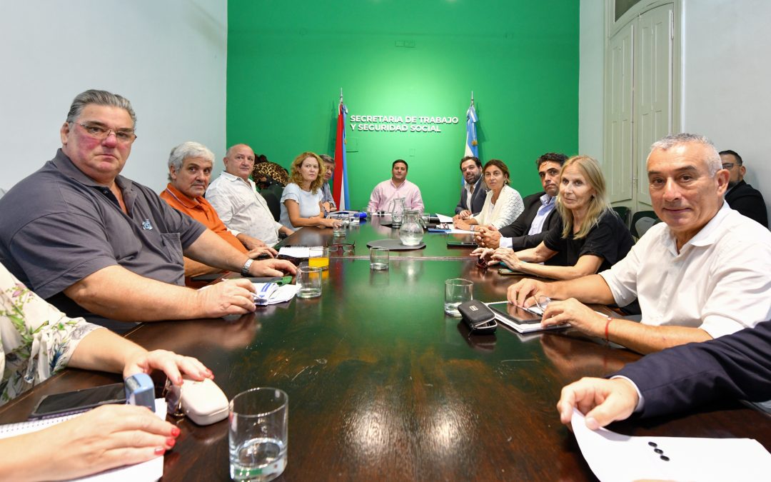 El gobierno informó que cerró con docentes un acuerdo salarial para todo el 2025