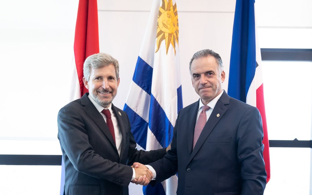 Frigerio se reunió con el presidente de Uruguay para plantear la preocupación por la instalación de la planta de hidrógeno frente a Colón