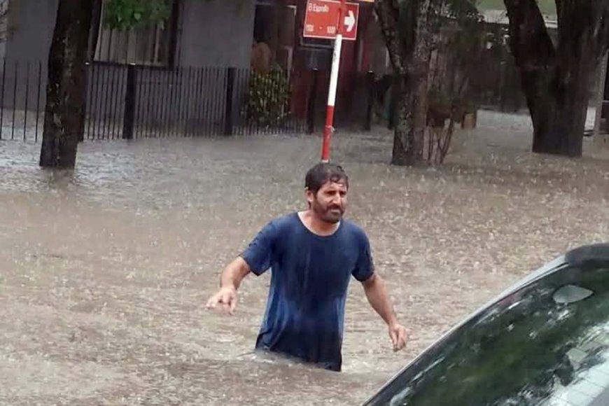 Más de 150 mm en menos de tres horas: Villa Elisa se vio colapsada en el interior y sus accesos