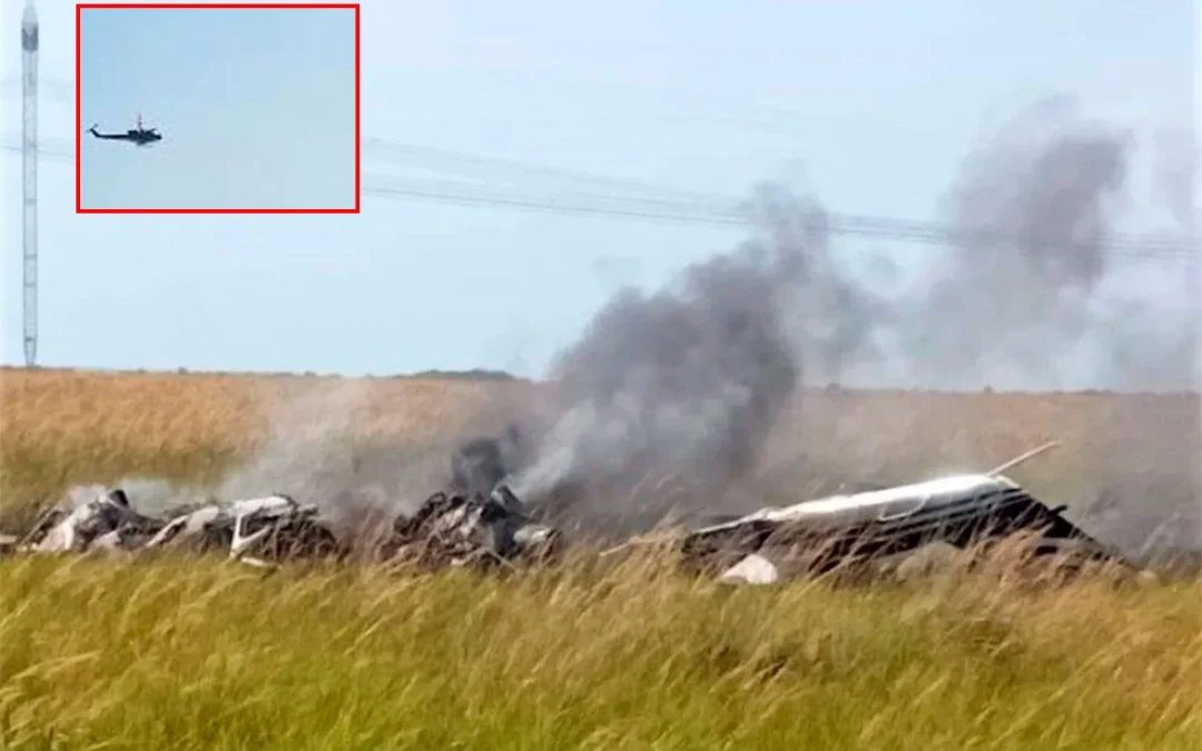 Se estrelló un helicóptero que combatía los incendios en Corrientes: Videos
