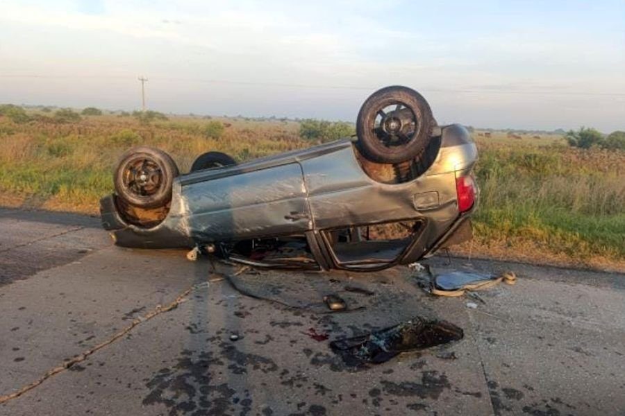Un auto que se digiría desde San Jaime hacia Los Conquistadores volcó en Ruta 2