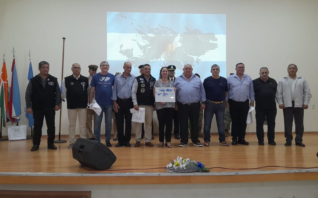 Homenaje a veteranos y caídos en Malvinas: «Sin amor por nuestra tierra y sin valor para defenderla, no puede desarrollarse una nación», dijo Perini