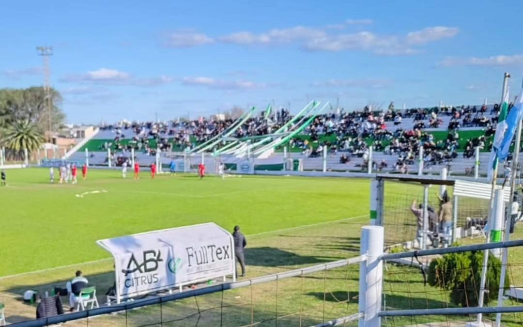 En un atrapante final, Independiente cayó en La Tablada
