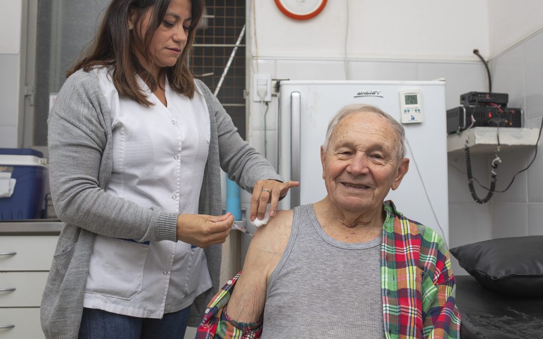 Instan a los grupos de riesgo a vacunarse contra la gripe