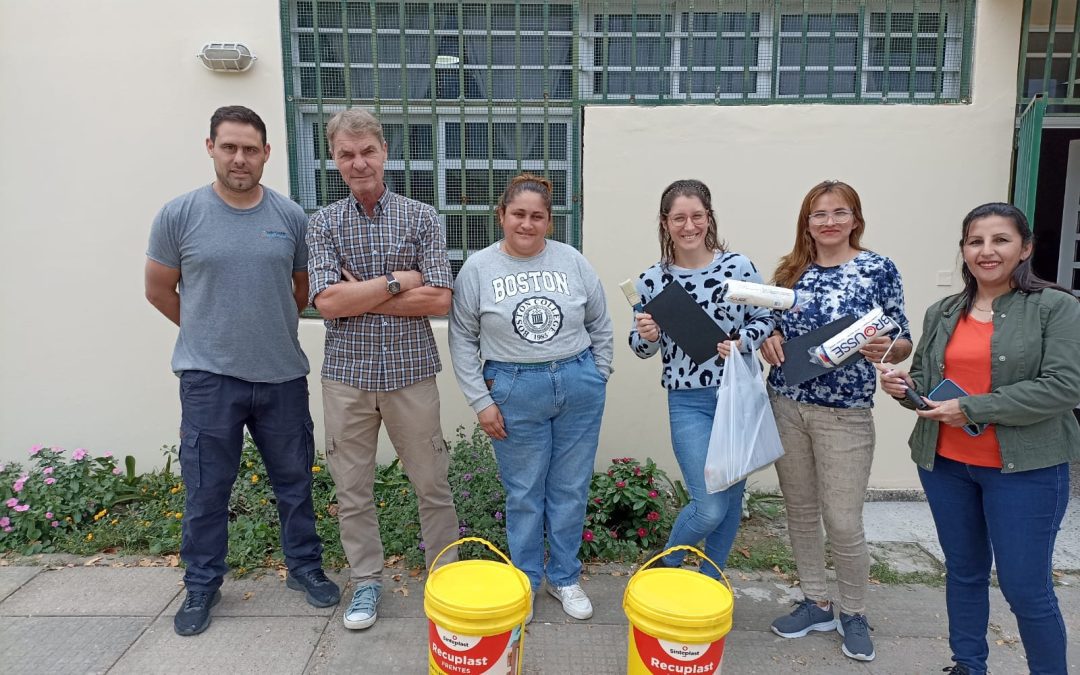 Concejales de Encuentro por Villa del Rosario entregaron materiales para trabajos de pintura en Escuela «Sandalio Olivetti»