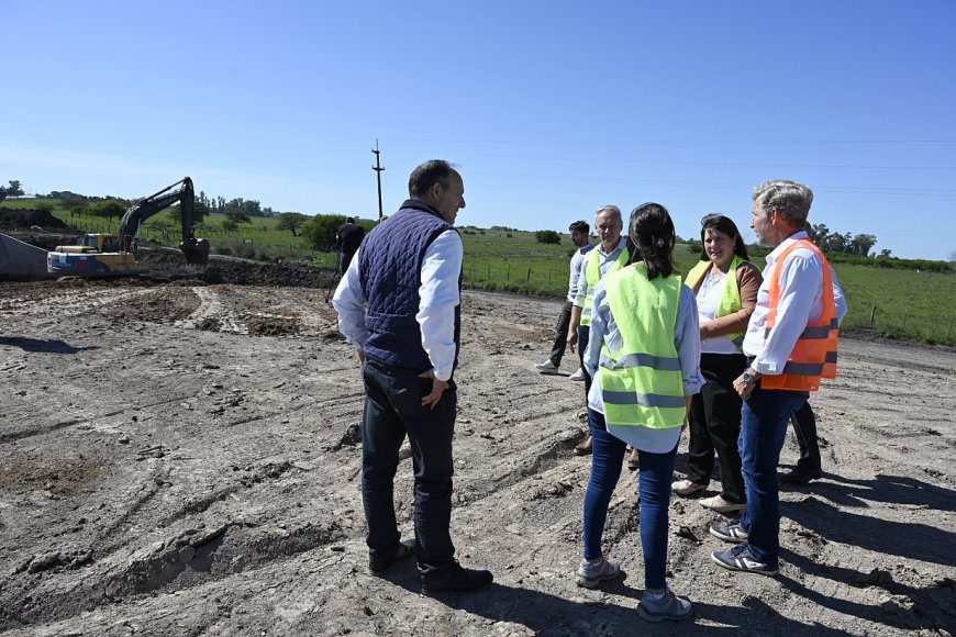 Frigerio estuvo en Villa Elisa. Recorrió obras, entregó viviendas, se encontró con avicultores y reunió a su gabinete