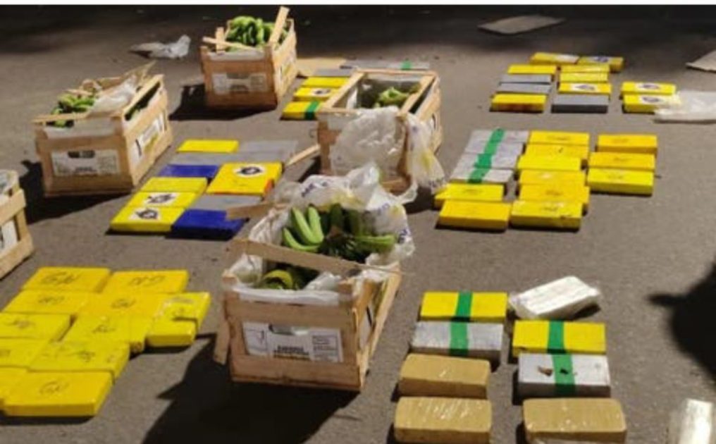Hallan más de 100 kilos de cocaína ocultos entre cajones de bananas en un camión de Monte Caseros