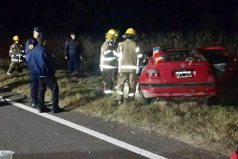 Tragedia en la ruta 18: murieron dos jóvenes hombres al chocar un auto y una camioneta