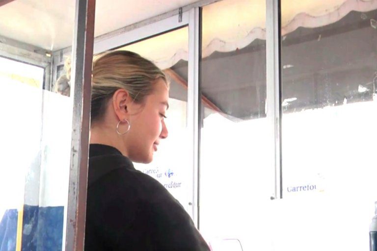 Jóvenes entrerrianas hallaron un maletín con 18 millones pesos y lo devolvieron