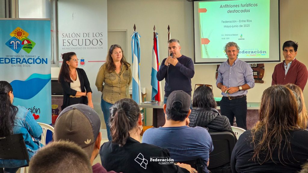 Ricardo Bravo recorrió la obra del Ecoparque de Federación y participó de la capacitación para el personal de Turismo