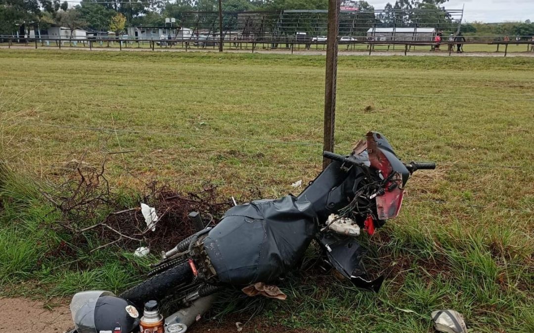 Motociclista perdió el control del rodado y chocó contra un alambrado en Federación