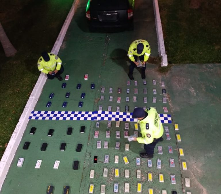 En Paso Cerrito, la Policía secuestró cientos de celulares y módulos