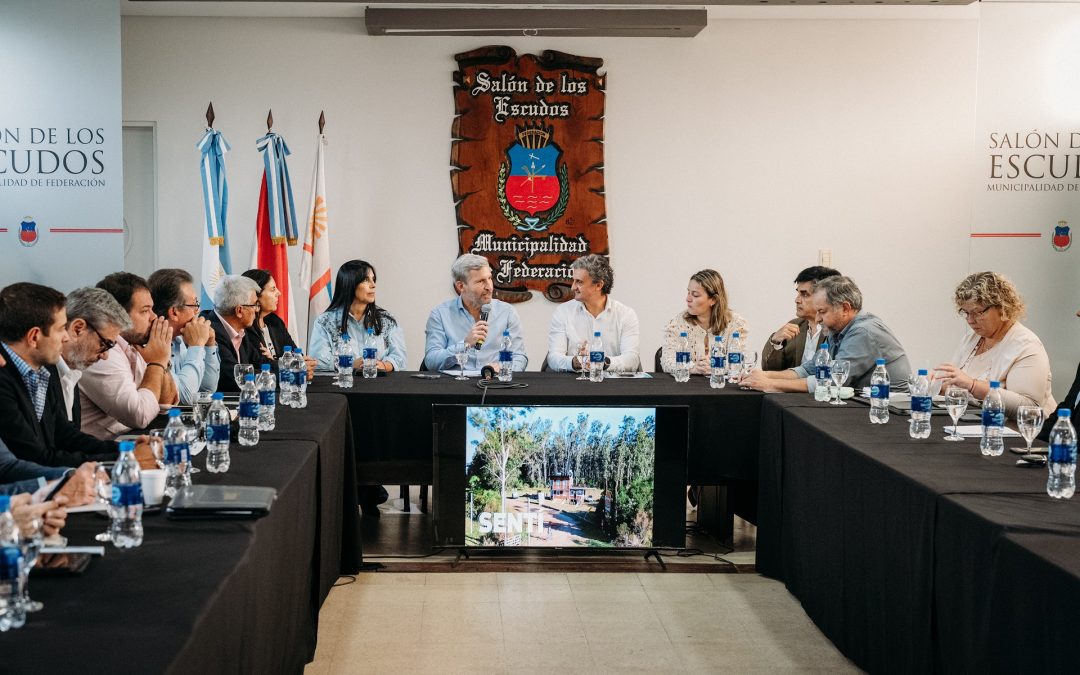 El gobernador Frigerio se reunió con los gabinetes municipal y provincial en Federación