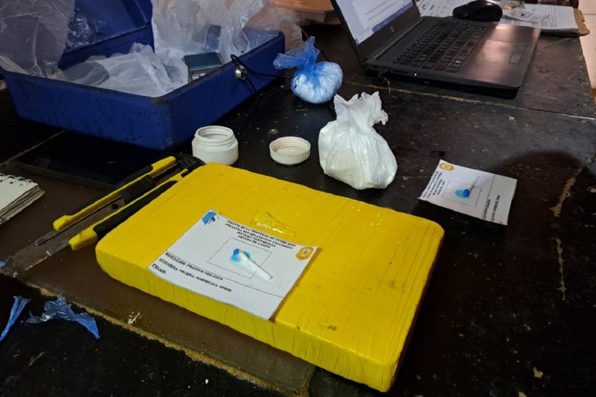 Quién es y qué rol tendría el ordenanza de secundaria que tenía en su poder un ladrillo de 1,2 kilos de cocaína