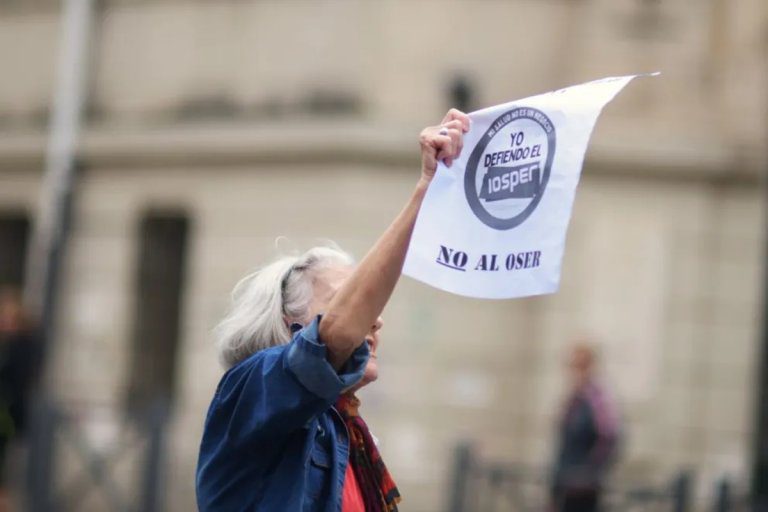 Docentes se movilizarán nuevamente este martes para rechazar la disolución del Iosper