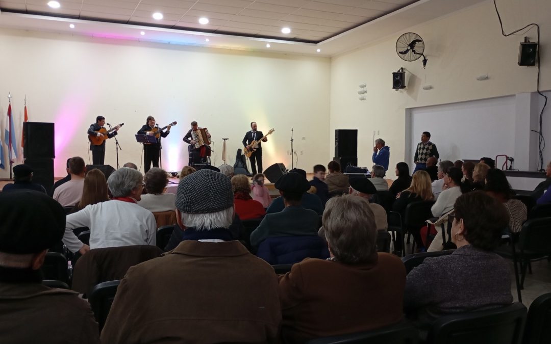 El conjunto «Con Almas Chamameceras» presentó su nuevo trabajo musical en Villa del Rosario