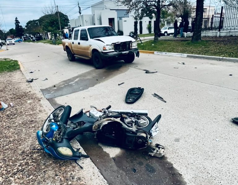 Choque fatal en Chajarí: una mujer murió tras choque entre una camioneta y una moto