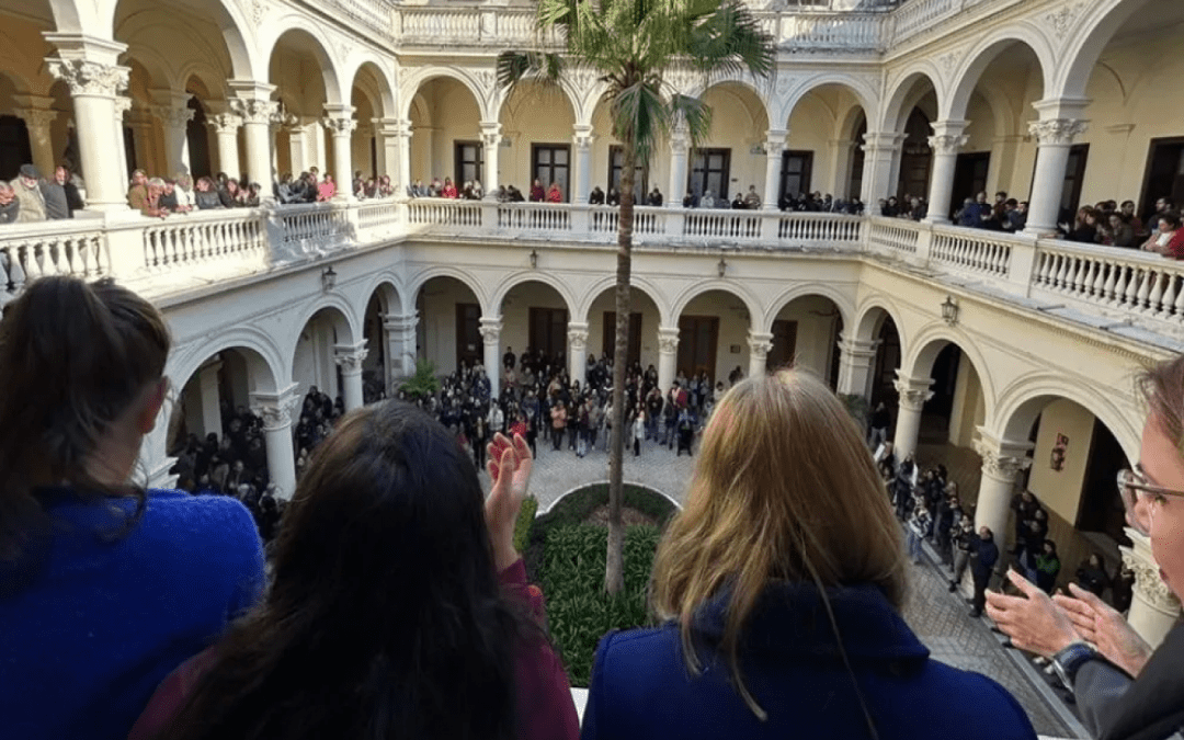 Sigue la asamblea de los trabajadores de Casa de Gobierno por el recorte salarial